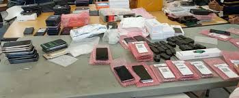 Photo of DGA decomisa millonario contrabando de dispositivos electrónicos en aeropuerto de Punta Cana