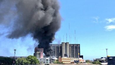 Photo of Incendio en piso 14 del «Huacal» obliga evacuación de empleados