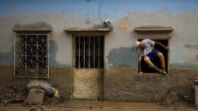 Photo of Un deslave desaparece todo un pueblo en Venezuela y mueren 22