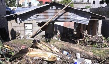 Photo of Residentes en Las 800 perdieron sus pertenencias en un abrir y cerrar de ojos por inundaciones