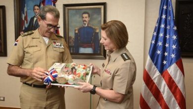 Photo of Comandante general del Comando Sur de EEUU se reúne con el ministro de Defensa