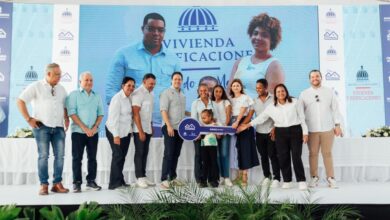 Photo of Vicepresidenta Raquel Peña y Ministro Bonilla entregan 200 apartamentos en “Mi Vivienda Hato Nuevo”.