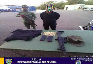 Photo of Policía Nacional apresa en Azua un hombre con un fusil semiautomático