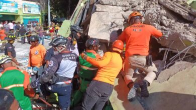 Photo of Embarazada permanece atrapada entre los escombros tras derrumbe de edificio en La Vega