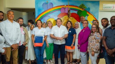Photo of Ministro Paliza entrega aporte al Voluntariado Jesús con los Niños del Hospital Infantil Doctor Arturo Grullón