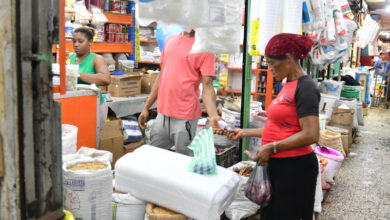 Photo of Comerciantes y consumidores “al grito” por alza de precios en artículos de canasta básica