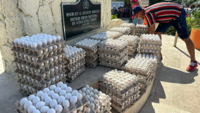 Photo of Regalan miles de huevos en Moca ante cierre del mercado binacional
