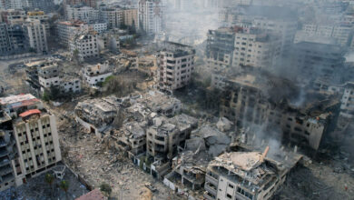 Photo of Aviones de combate israelíes bombardean barrio por barrio en la Franja de Gaza