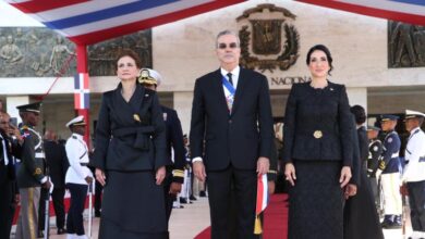 Photo of Abinader justifica juramentación en el Teatro Nacional; dice romperán record de asistencia