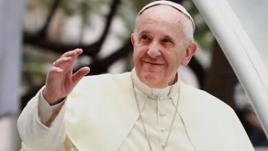 Photo of El Papa aconseja comer en familia y hablar, y no estar «con la cabeza en el teléfono móvil»
