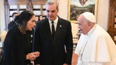 Photo of Luis Abinader y Raquel Arbaje asistirán al funeral del papa Francisco