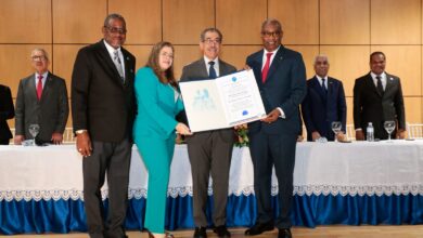 Photo of UASD exalta a profesor meritísimo al doctor Jorge Asjana David junto a otros once académicos