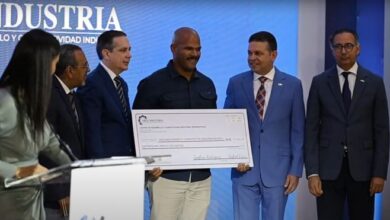 Photo of Jack Mateo recibe el Premio al Emprendedor Industrial por su innovador proyecto de Inteligencia Artificial