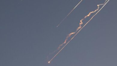Photo of Israel ataca más de 40 objetivos militares en Irán y derriba cinco helicópteros