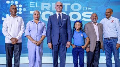 Photo of Ministro Luis Miguel De Camps presenta hoja de ruta para potenciar sistema preuniversitario   