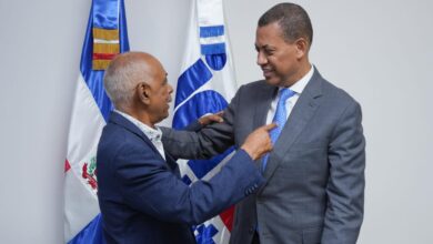 Photo of Presidente del INDOTEL felicita a José Enrique García por Premio Pedro Henríquez Ureña 2025