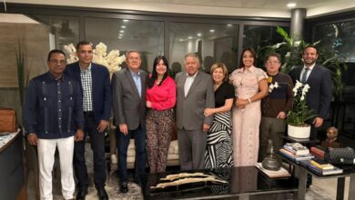 Photo of El embajador Juan Bolívar Díaz recibe la visita de Iván Ruiz director de RTVD