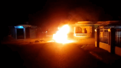 Photo of Protestas por supuesta violencia policial y apagones en Sabana Grande de Boyá