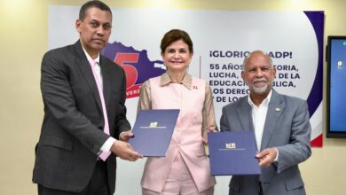 Photo of Indotel y ADP firman convenio que otorga más de 1,400 becas y capacitar docentes en competencias digitales