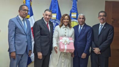 Photo of Por gestiones del doctor Asjana David, la Facultad de Ciencias de la Salud reconoce a la destacada dominicana Cristina Contreras.