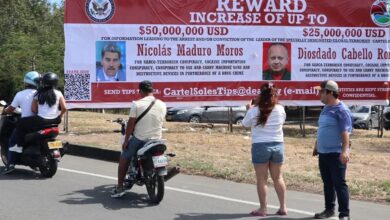 Photo of EEUU instala en Colombia valla sobre recompensa por Maduro