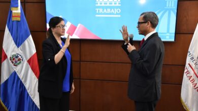 Photo of Ministro de Trabajo juramenta a Aura Celeste Fernández en el CNSS