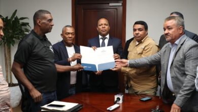 Photo of INTRANT entrega licencias de operación al CNTU: un día histórico para el sector transporte