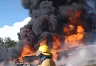 Photo of Se incendia vehículo de carga en Circunvalación de Santo Domingo