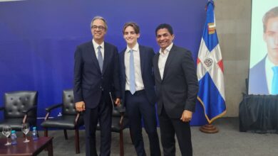 Photo of ¡Un prodigio literario de apenas 16 años sacude las letras dominicanas!