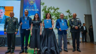 Photo of Gómez Mazara recibe Medalla al Mérito Policial por sus aportes en materia tecnológica a la institución del orden