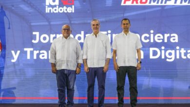 Photo of Abinader encabeza entrega de RD$150 millones en créditos para 630 mipymes en DN; Indotel impulsa programa de alfabetización digital