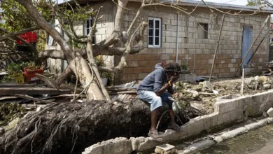 Photo of Más de 90 mil familias sin techo y 27 comunidades siguen aisladas en Jamaica por Melissa