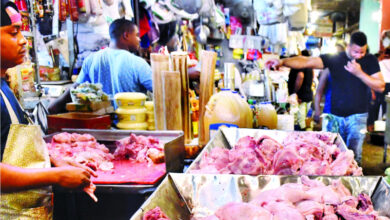 Photo of Comerciantes denuncian precios del pollo y el cerdo se disparan para vísperas de Año Nuevo