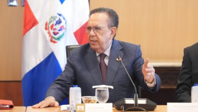 Photo of Valdez Albizu se reúne con banqueros; dice sistema financiero tiene altos niveles de rentabilidad