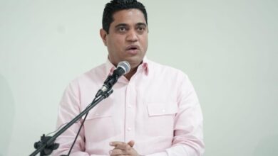 Photo of El ministro de Deportes Kelvin Cruz solo entrego el sueldo 14 a un grupo seleccionado.