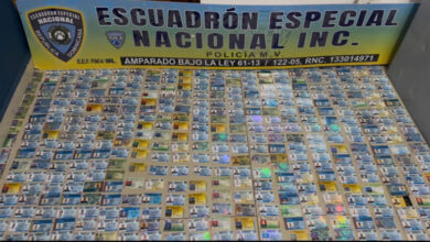 Photo of Policía apresa hombre con 538 carnets de instituciones policiales, militares y afines
