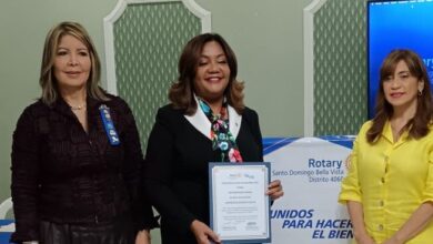 Photo of Amarilys Durán Salas imparte conferencia sobre Ética y Liderazgo Profesional en el Club Rotario Santo Domingo Bella Vista