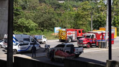 Photo of Cinco buzos participan en búsqueda de motorista que cayó al río Isabela durante accidente