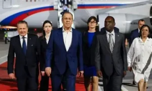 Las delegaciones de Rusia (derecha) y Cuba reunidas en Moscú el 18 de febrero de 2026 © HECTOR RETAMAL / POOL/AFP
