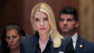 Photo of Pam Bondi se pronuncia tras ser destituida por Trump como fiscal general