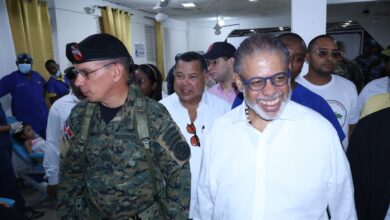 Photo of DGDC y Ejército llevan asistencia a familias vulnerables en el país