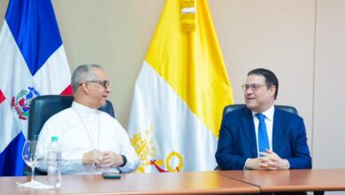 Photo of Gobierno explica plan ante crisis internacional al Episcopado Dominicano
