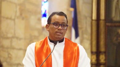 Photo of Sermón de las Siete Palabras: Sacerdote condena que hombres quiten la vida a las mujeres