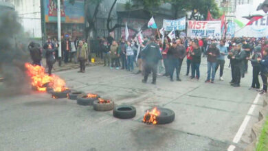 Photo of Piquetes y barricadas: cortan vías en protesta contra el Gobierno de Milei
