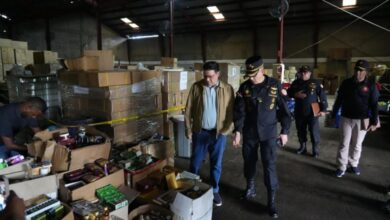 Photo of Ministro de Industria y Comercio Yayo Sanz Lovatón y CECCOM decomisan más de 2.3 millones de productos ilícitos en Semana Santa