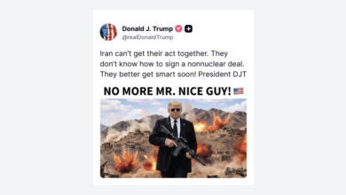 Photo of Trump manda un mensaje a Irán acompañado de una foto de él con un fusil de asalto