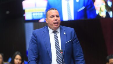 Photo of Juramentan al diputado Manuel Núñez como presidente del Grupo Parlamentario Dominico-Canadiense