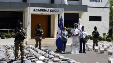Photo of Autoridades apresan a cuatro hombres y decomisan 1,295 paquetes de droga en costas de Pedernales