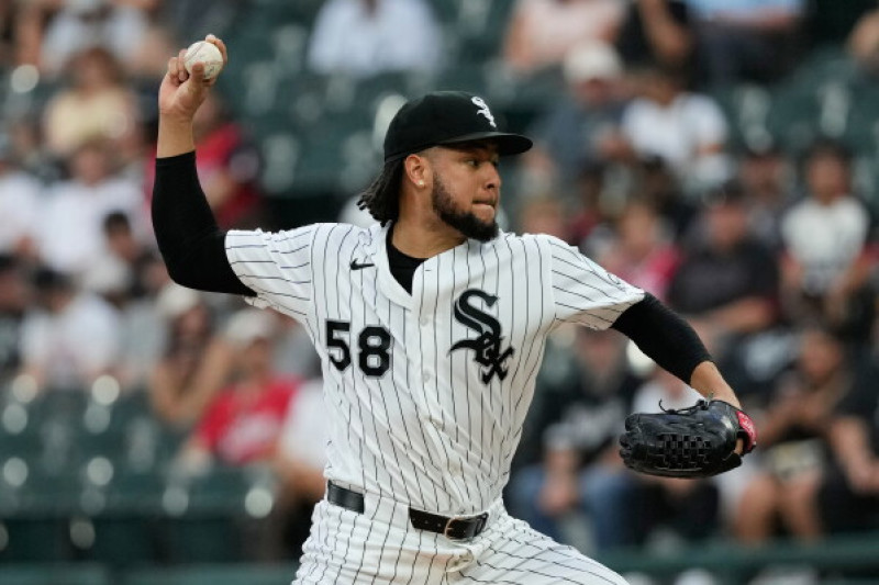 Photo of Luis Castillo lanza en grande en la victoria de los Medias Blancas