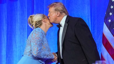 Photo of Por qué deja su puesto la portavoz más joven de Casa Blanca